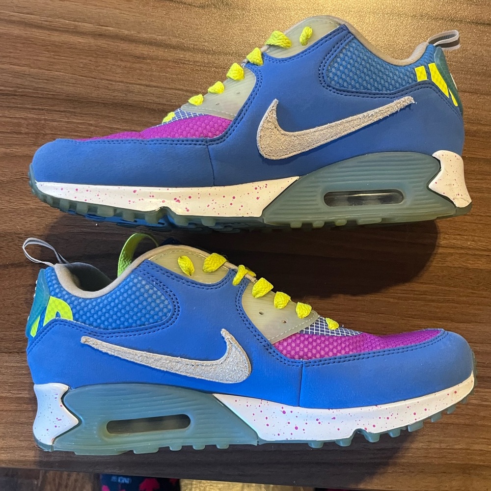 Air Max 90 x Undefeated. Size 8